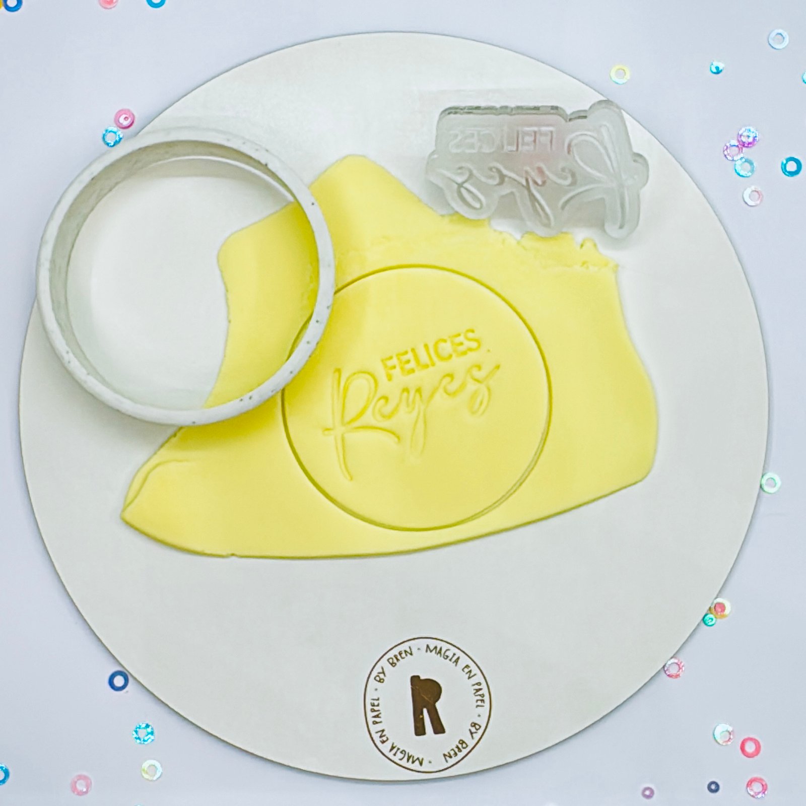 Sello Metacrilato "FELICES Reyes"